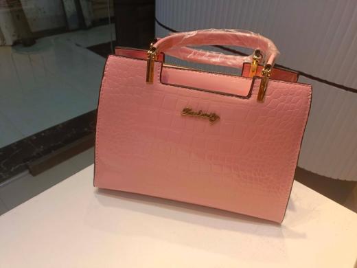 Premium Luxury Lady’s Handbag – Style & Elegance